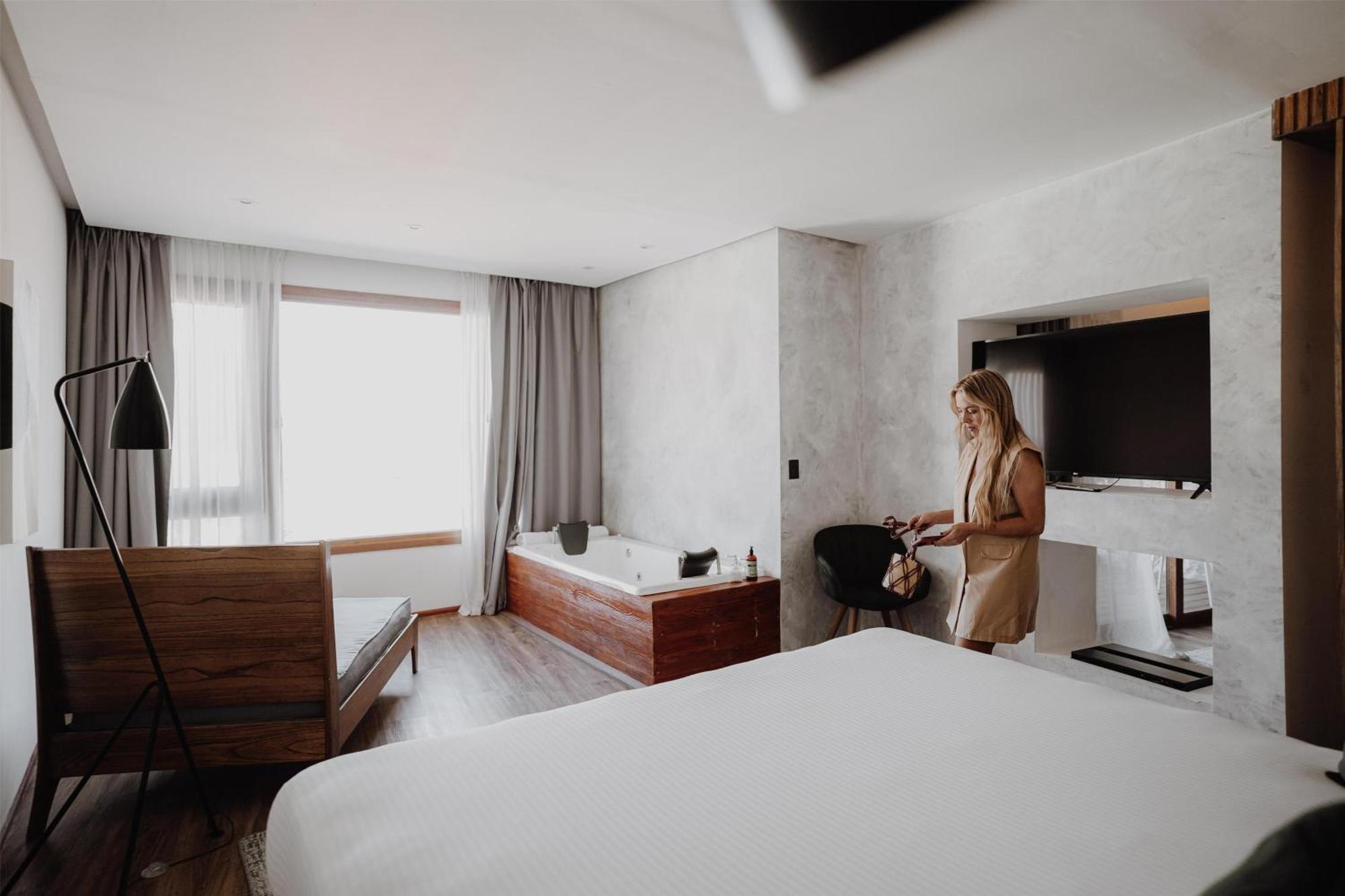 King Suite Spa Bath