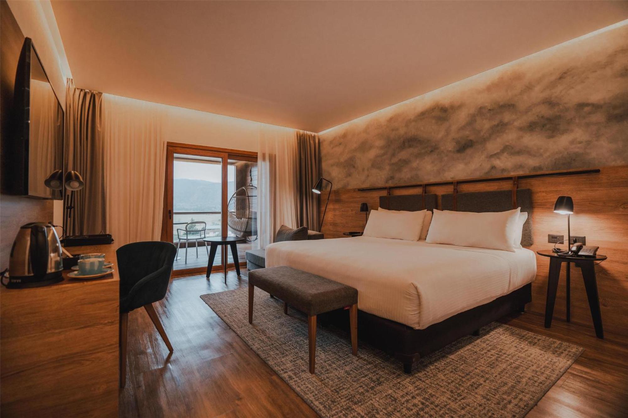 Junior Suite Mountain View
