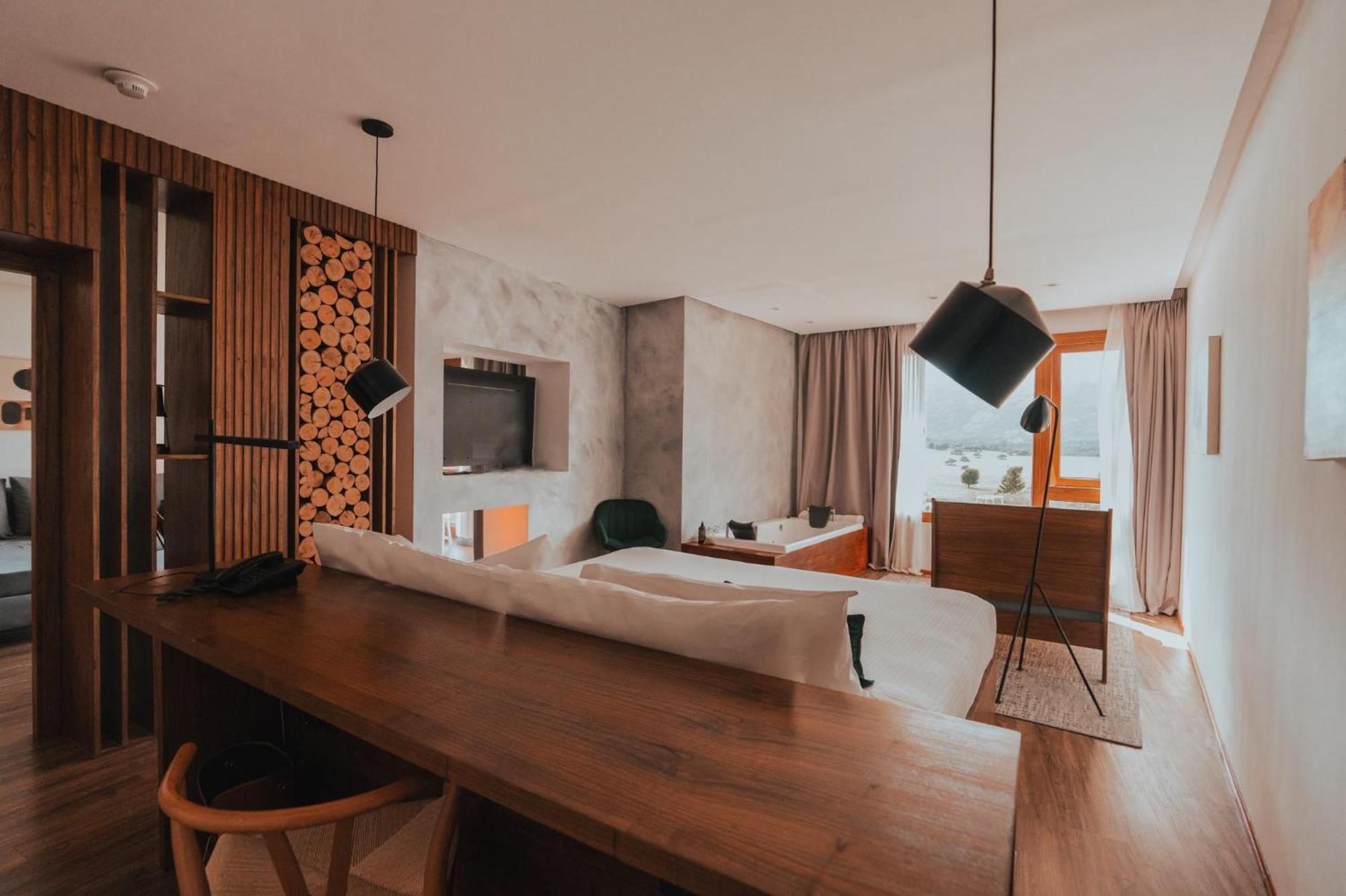 King Suite Spa Bath